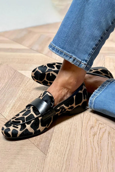Daphne | Loafer s zvířecím potiskem a elegantním detailem