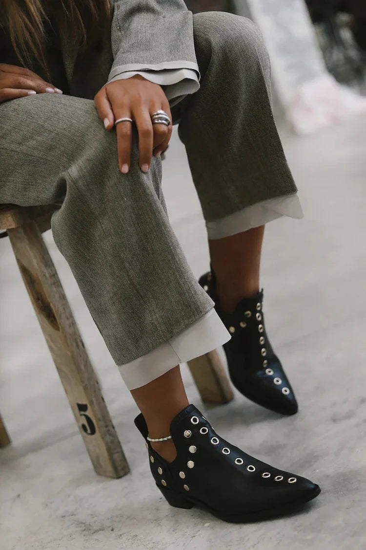 Brenda | Špičaté zdobené kotníkové boty