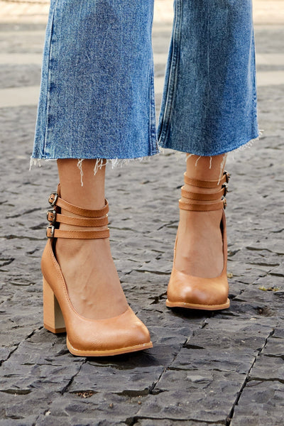 Ariana | Trojité páskové podpatky